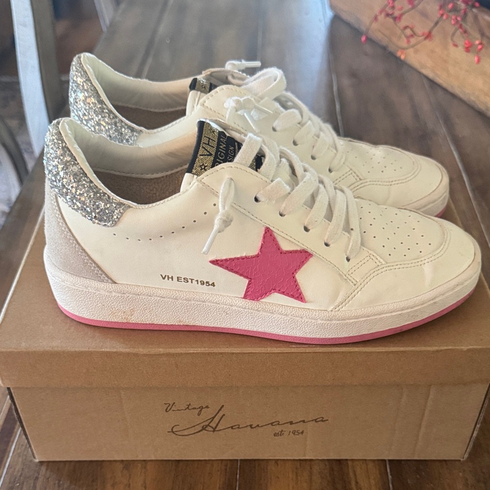 Vintage Havana Women's White and Pink Sneakers 7.5